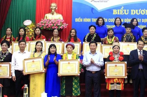 Hà Giang biểu dương 30 tập thể, cá nhân điển hình trong 'Xây dựng gia đình 5 không, 3 sạch'