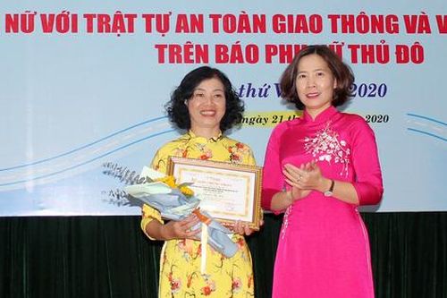 'Nữ cán bộ giỏi việc nước, đảm việc nhà' đoạt giải Nhất cuộc thi viết Phụ nữ với An toàn giao thông