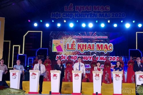 Người Sài Gòn 'háo hức' mua hàng giảm giá tại Hội chợ khuyến mại 2020