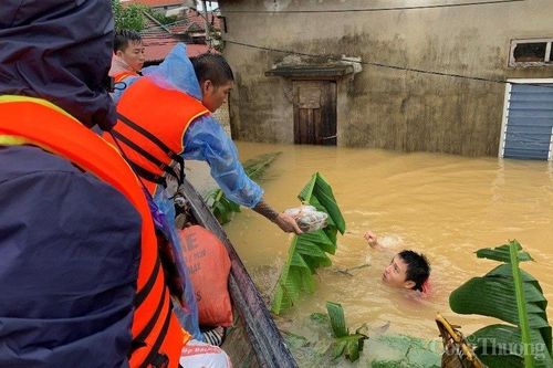 Những tấm lòng hướng về miền Trung