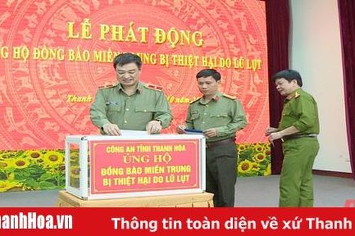Công an tỉnh Thanh Hóa ủng hộ đồng bào các tỉnh miền Trung khắc phục hậu quả lũ lụt