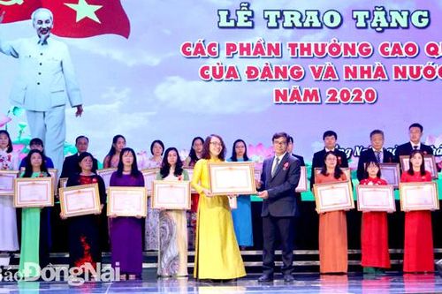 Tiếp tục đẩy mạnh phong trào thi đua yêu nước trong giai đoạn mới