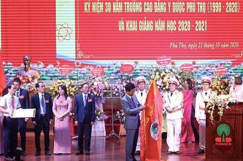 Trường Cao đẳng Y Dược Phú Thọ đón nhận Huân chương Lao động Hạng Nhất