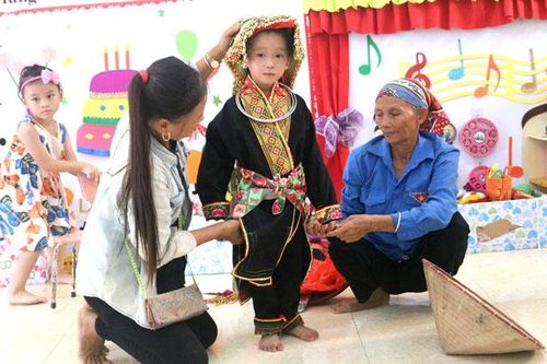 Trợ giúp trẻ có hoàn cảnh đặc biệt