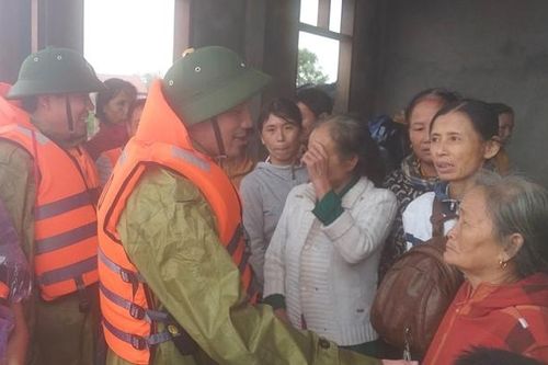 Hà Tĩnh kêu gọi ủng hộ người dân tỉnh nhà chống chọi với bão lũ