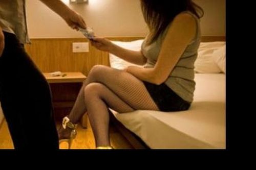 Biến nhà nghỉ thành ổ chứa mại dâm, ba phụ nữ bị bắt tạm giam