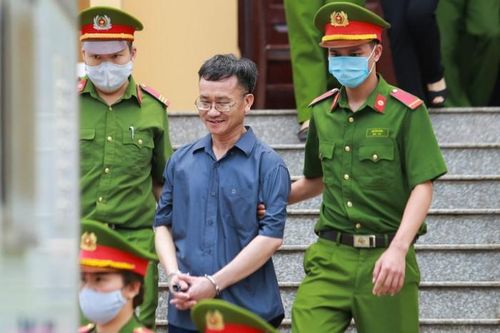 Gian lận thi cử ở Hòa Bình: Kẻ chủ mưu kêu oan, 2 bị cáo xin giảm nhẹ hình phạt