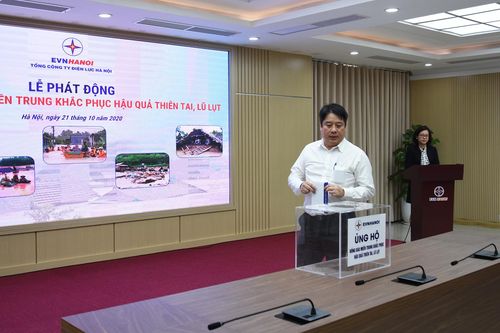Cán bộ nhân viên EVNHANOI quyên góp ủng hộ đồng bào miền Trung