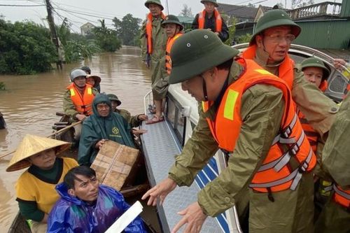 Thủ tướng: Giám sát quyên góp hỗ trợ vùng lũ, xử nghiêm trường hợp trục lợi