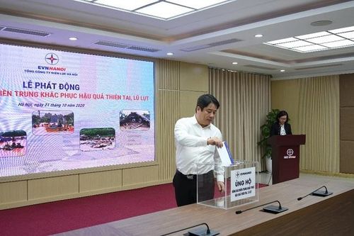 EVNHANOI quyên góp ủng hộ đồng bào miền Trung khắc phục thiên tai, lũ lụt