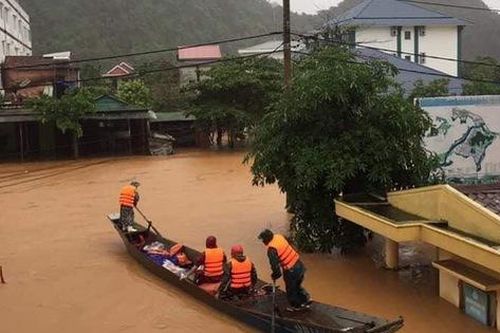 Quảng Bình: Vẫn còn hơn 100 ngàn ngôi nhà ngập trong nước lũ