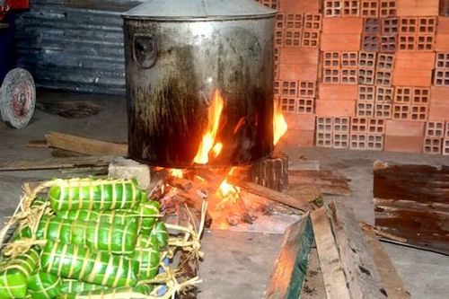 Sóc Trăng: Gần 1.000 đòn bánh tét ủng hộ đồng bào miền Trung