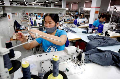ILO: Doanh nghiệp dệt may VN mở lại chỉ hoạt động 50-60% công suất