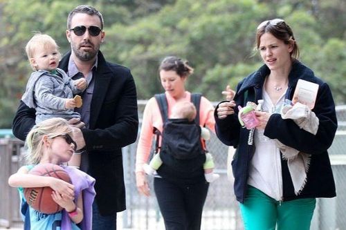 Gia đình Jennifer Garner từng khổ tâm vì cánh săn ảnh