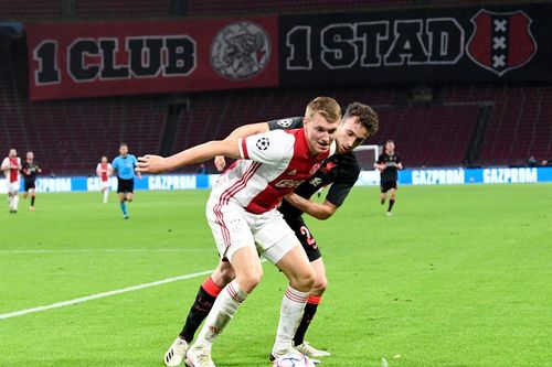 Liverpool giành 3 điểm nhờ pha phản lưới