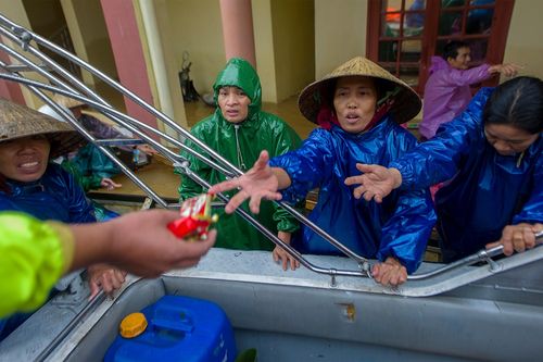 Bí thư Quảng Bình: Huy động ngư dân đưa thuyền chở hàng cứu trợ