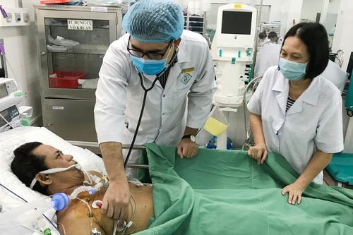 Cứu bác sĩ bị ngưng tim ở Cần Thơ