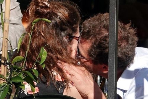 Lily James và Dominic West có thể bị phạt sau vụ ngoại tình
