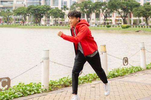 Dòng trang phục thể thao kết hợp linh hoạt từ Uniqlo