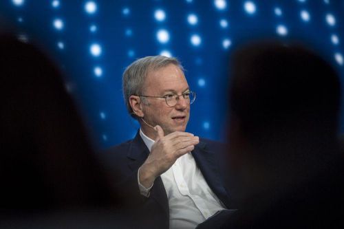 Cựu CEO Google: Mạng xã hội là chiếc loa cho kẻ ngốc