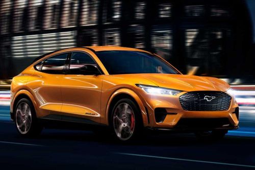 10 xe SUV nhanh nhất thế giới năm 2020