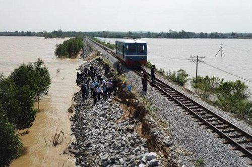 Ngành đường sắt thiệt hại hàng chục tỷ đồng do mưa lũ