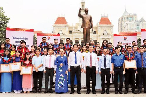 Chung sức xây dựng thành phố văn minh, hiện đại