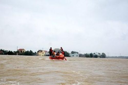 Mênh mông lũ trắng Quảng Bình