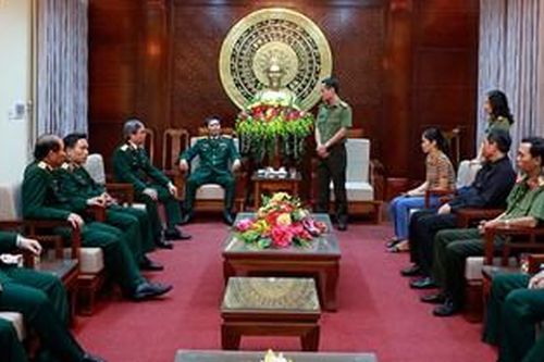 Trung tướng Nguyễn Tân Cương thăm hỏi, động viên thân nhân chiến sĩ công an hy sinh tại Quảng Trị