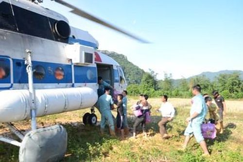 Sư đoàn 372 tiếp tục bay tiếp tế lương thực cho nhân dân vùng lũ