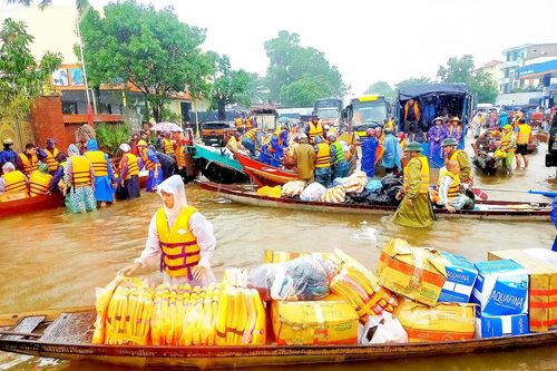Nghĩa đồng bào trong lòng lũ dữ