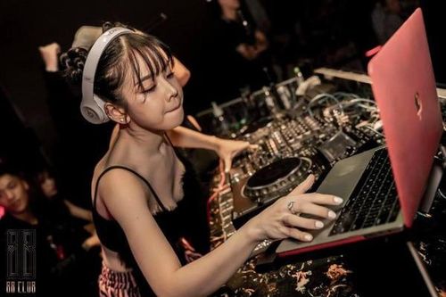 Khoe ảnh đi làm, DJ Mie 'thổi bay' hội gái xinh vì điều này