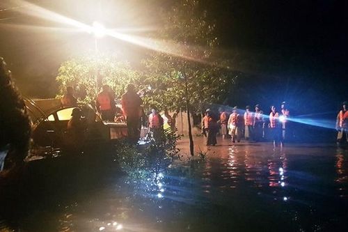 Một học sinh bị lũ cuốn trôi thương tâm