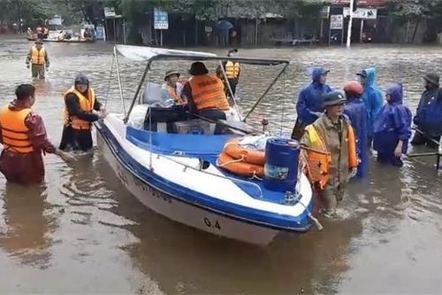 Quảng Bình: Khó tiếp cận và thiếu phương tiện thủy cứu trợ vùng bị lũ cô lập