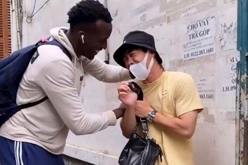 Bài học cho Công Phượng khi 'chọc ghẹo' ngoại binh TP.HCM