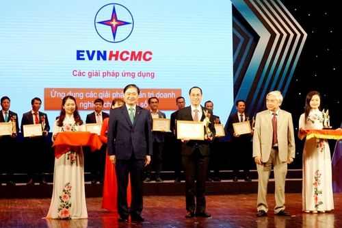 Tổng công ty Điện lực TP.HCM đạt danh hiệu Doanh nghiệp chuyển đổi số xuất sắc – VDA 2020