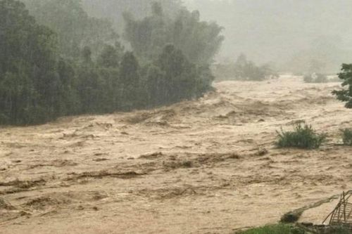 Hà Tĩnh: Một học sinh chết đuối vì kết bè chuối đi đánh cá trong lũ