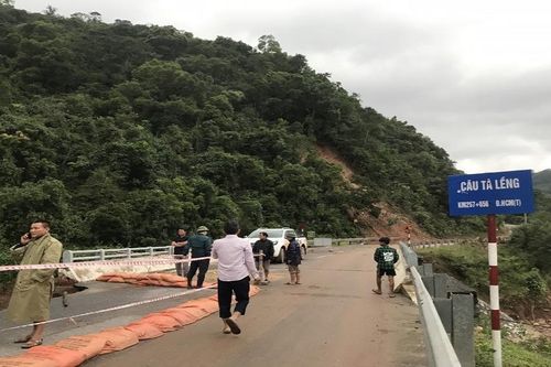 20 điểm đang tắc đường do ngập nước và sạt lở taluy ở miền Trung