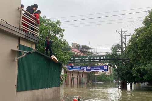 Canh lũ và mong cứu trợ