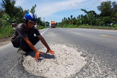 Tuyến tránh Cai Lậy xuất hiện cả ngàn ổ gà, ổ voi