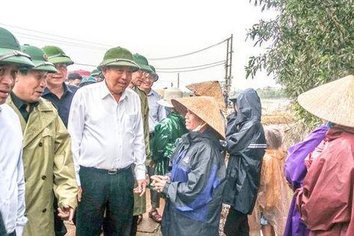Phó Thủ tướng Thường trực Chính phủ Trương Hòa Bình chỉ đạo khắc phục lũ lụt ở Quảng Trị