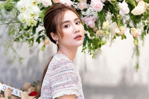 Huyền Lizzie ngày càng trẻ trung, xinh đẹp