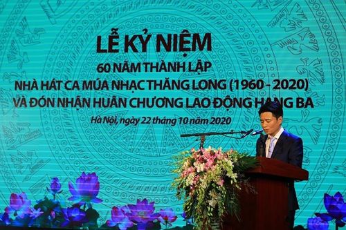 Nhà hát Ca múa nhạc Thăng Long đón Huân chương Lao động hạng Ba