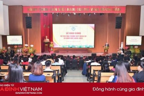 Vietcombank tặng học bổng cho sinh viên Học viện Tài chính