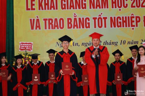 Trường Đại học Sư phạm Kỹ thuật Vinh chào đón hơn 1.800 tân sinh viên