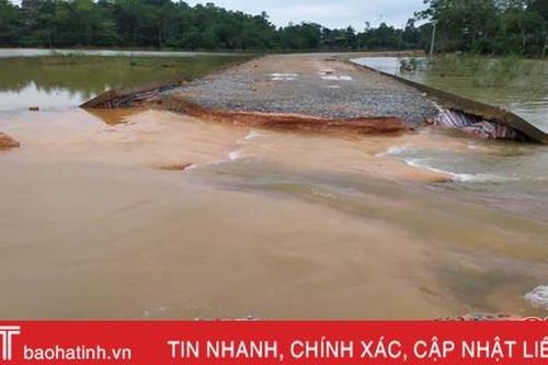 Nhiều tuyến đường ở Vũ Quang bị sạt lở nghiêm trọng do mưa lũ