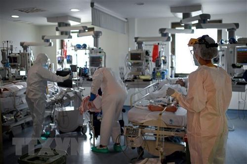 Tây Ban Nha là quốc gia đầu tiên trong EU có số ca mắc vượt 1 triệu