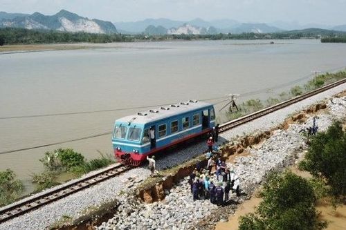Ngành đường sắt thiệt hại hàng chục tỷ đồng vì mưa lũ miền Trung