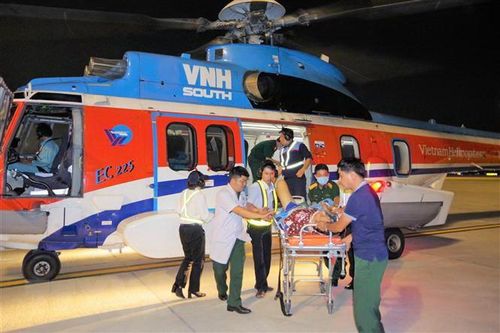 Thêm hai bệnh nhân được đưa từ Trường Sa về đất liền cấp cứu an toàn