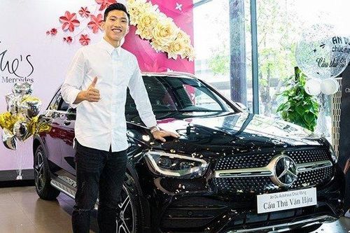Sau Quang Hải, đến lượt Đoàn Văn Hậu tậu xe sang Mercedes Benz GLC 300